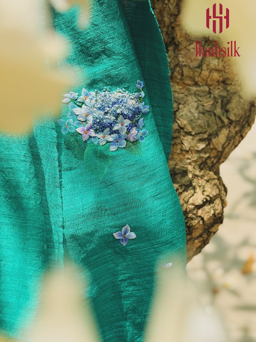 Khăn lụa đũi tơ tằm thêu tay hoa cẩm tú cầu - màu xanh lục bảo | Hanhsilk