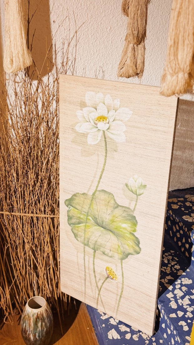 Tranh vẽ tay hoa sen trắng trên đũi tơ tằm K60, khung gỗ | Hanhsilk