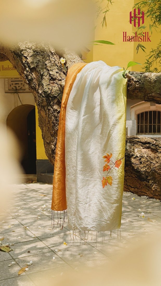 Khăn lụa đũi tơ tằm thêu tay lá phong - màu trắng phối cam | Hanhsilk