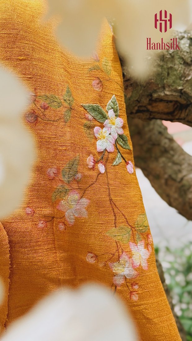 Khăn lụa đũi tơ tằm thêu tay hoa trắng - màu cam | Hanhsilk