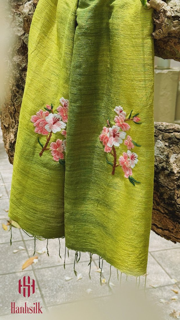 Khăn lụa đũi tơ tằm thêu tay hoa đào hồng - màu xanh rêu | Hanhsilk