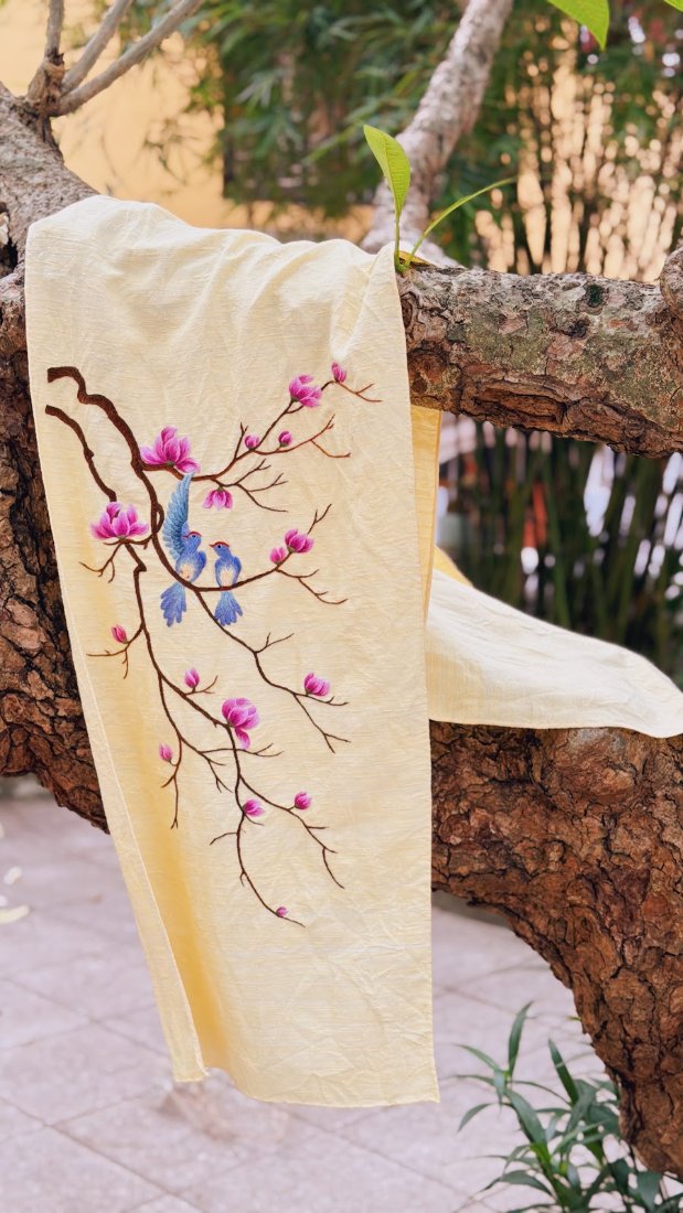 Khăn tơ lụa vẽ tay cành đào - màu vàng kem | Hanhsilk
