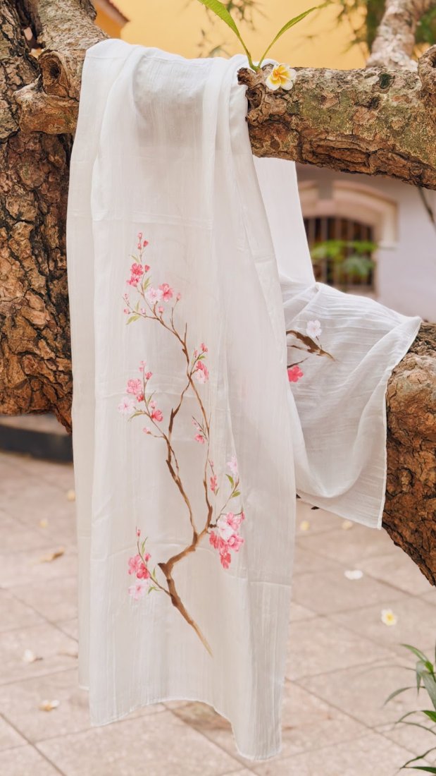 Khăn tơ lụa vẽ tay cành đào - màu trắng | Hanhsilk