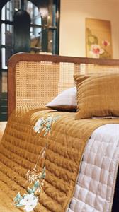 Chăn lụa tơ tằm khâu tay vẽ tay hoa trên nền vàng đồng | Hanhsilk