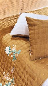 Chăn lụa tơ tằm khâu tay vẽ tay hoa trên nền vàng đồng | Hanhsilk