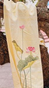 Khăn tơ lụa vẽ tay hoa sen - màu vàng kem | Hanhsilk