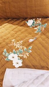 Chăn lụa tơ tằm khâu tay vẽ tay hoa trên nền vàng đồng | Hanhsilk