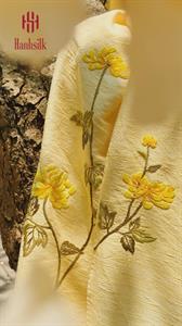 Khăn lụa đũi tơ tằm thêu tay hoa vàng - màu vàng kem | Hanhsilk