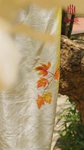 Khăn lụa đũi tơ tằm thêu tay lá phong - màu trắng phối cam | Hanhsilk
