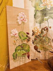 Tranh vẽ tay hoa sen hồng trên đũi tơ tằm K60, khung gỗ | Hanhsilk