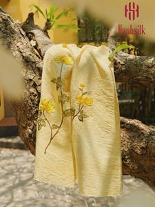 Khăn lụa đũi tơ tằm thêu tay hoa vàng - màu vàng kem | Hanhsilk