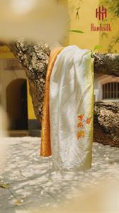 Khăn lụa đũi tơ tằm thêu tay lá phong - màu trắng phối cam | Hanhsilk