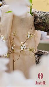 Khăn lụa đũi tơ tằm thêu tay hoa trắng - màu be | Hanhsilk