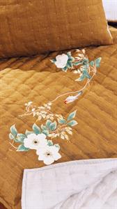 Chăn lụa tơ tằm khâu tay vẽ tay hoa trên nền vàng đồng | Hanhsilk