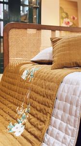 Chăn lụa tơ tằm khâu tay vẽ tay hoa trên nền vàng đồng | Hanhsilk