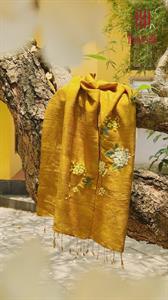 Khăn lụa đũi tơ tằm thêu tay hoa trắng - màu vàng nghệ | Hanhsilk