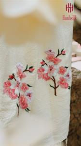 Khăn lụa đũi tơ tằm thêu tay hoa đào - màu trắng ngà | Hanhsilk