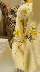 Khăn lụa đũi tơ tằm thêu tay hoa vàng - màu vàng kem | Hanhsilk